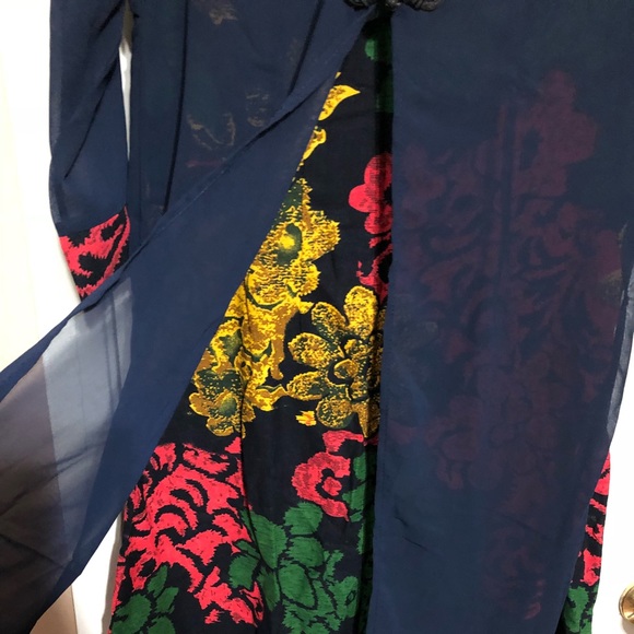 Boutique Navy and Floral Dress - Picture 6 of 7